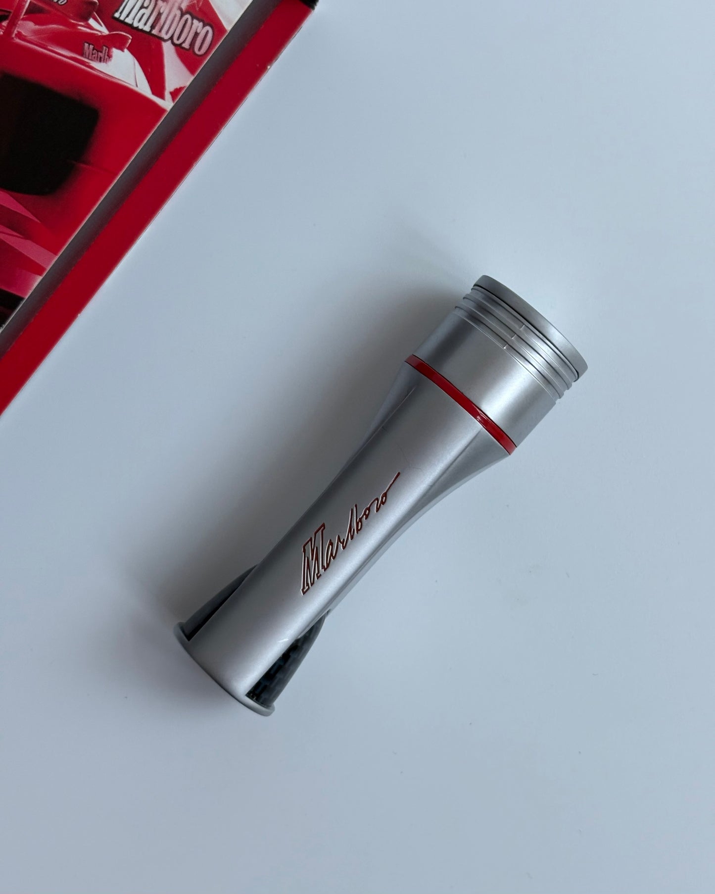 Bật lửa Ferrari x Marlboro