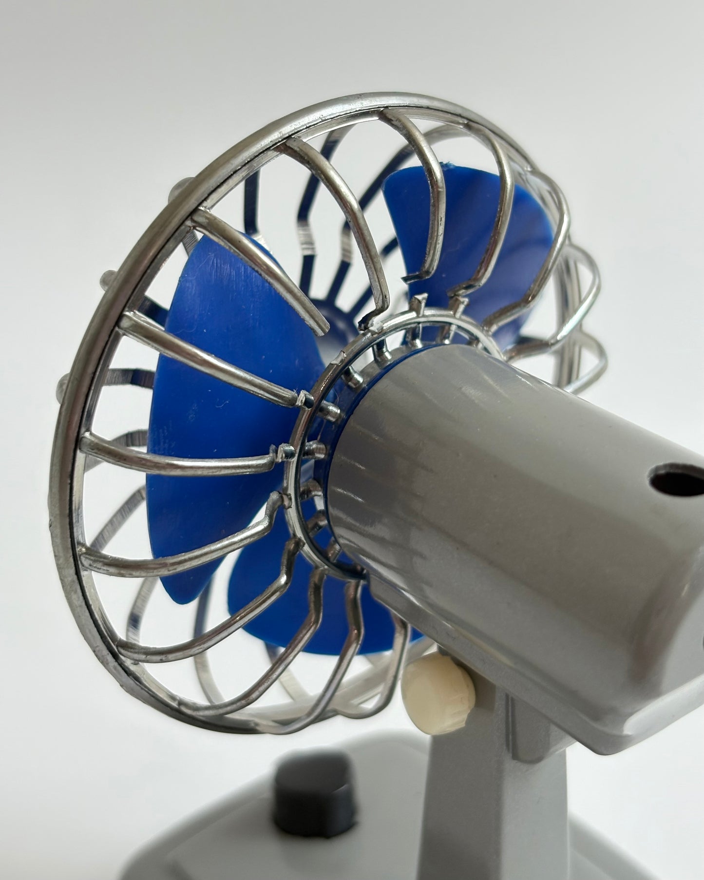 bật lửa quạt mini ( có lỗi nứt gãy ảnh 5 )