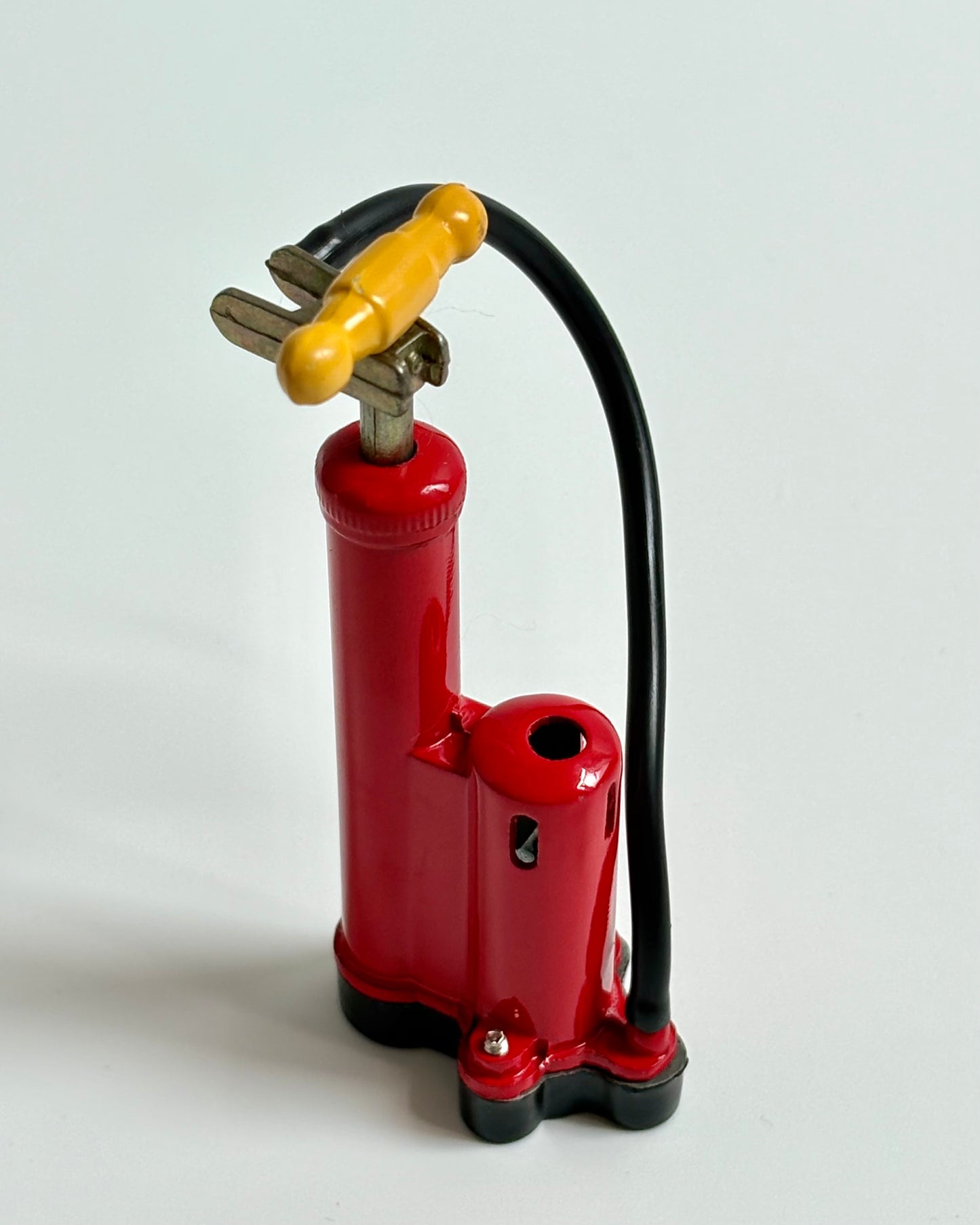 TIRE PUMP LIGHTER