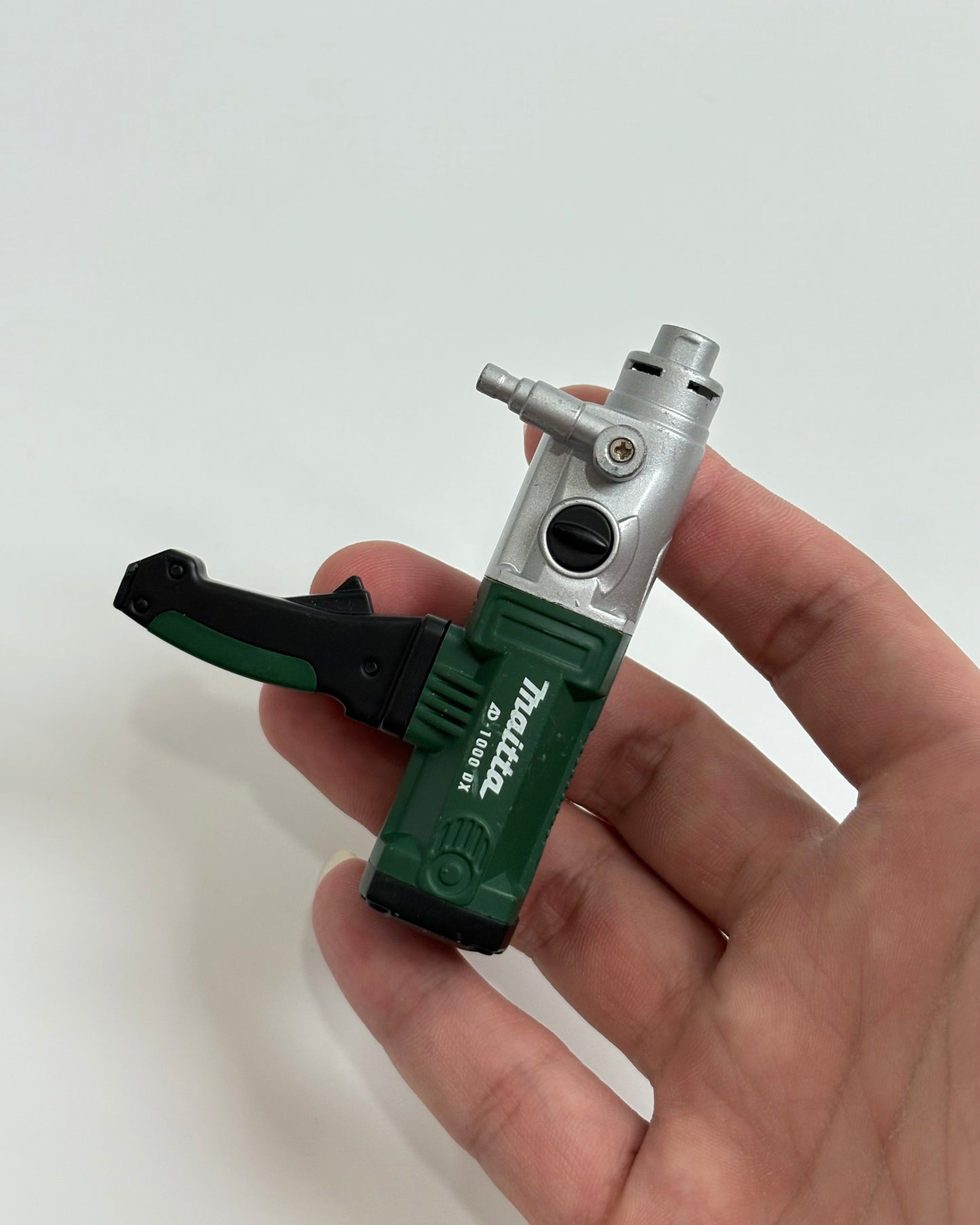Bật lửa máy khoan điện Makita ( thương hiệu dụng cụ điện nổi tiếng của Nhật)