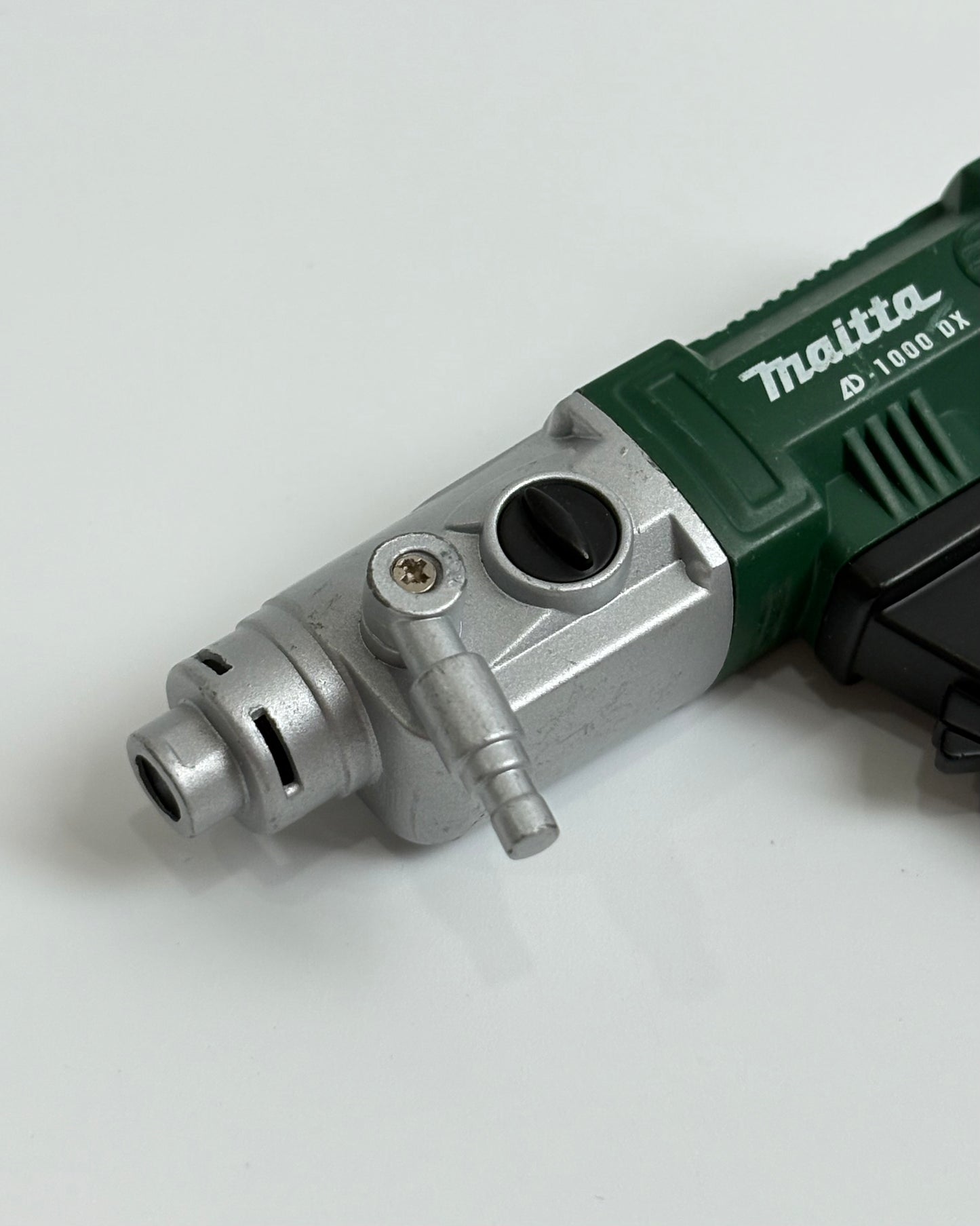 Bật lửa máy khoan điện Makita ( thương hiệu dụng cụ điện nổi tiếng của Nhật)