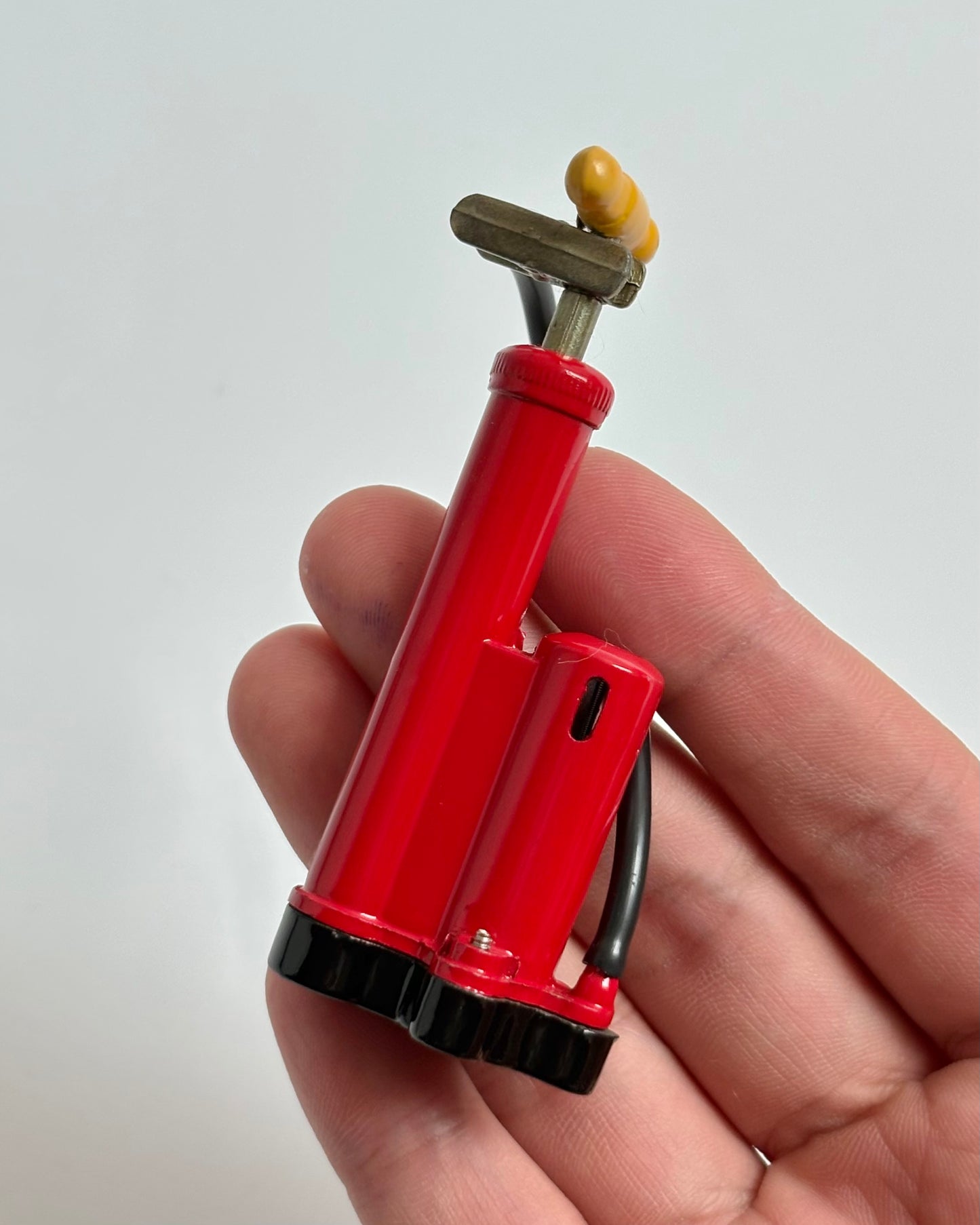 TIRE PUMP LIGHTER