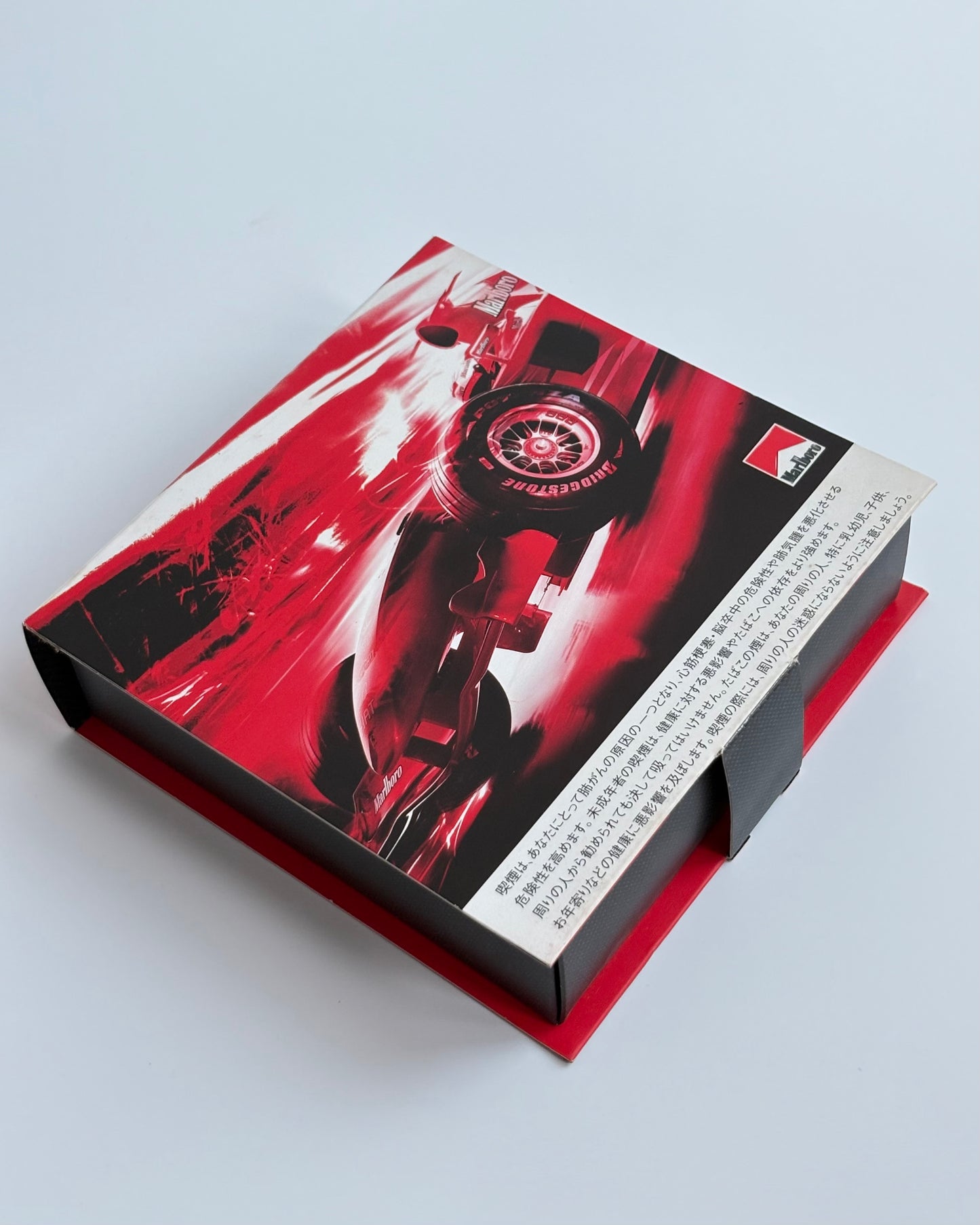 Bật lửa Ferrari x Marlboro
