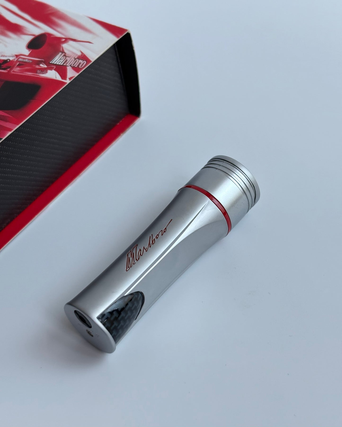 Bật lửa Ferrari x Marlboro