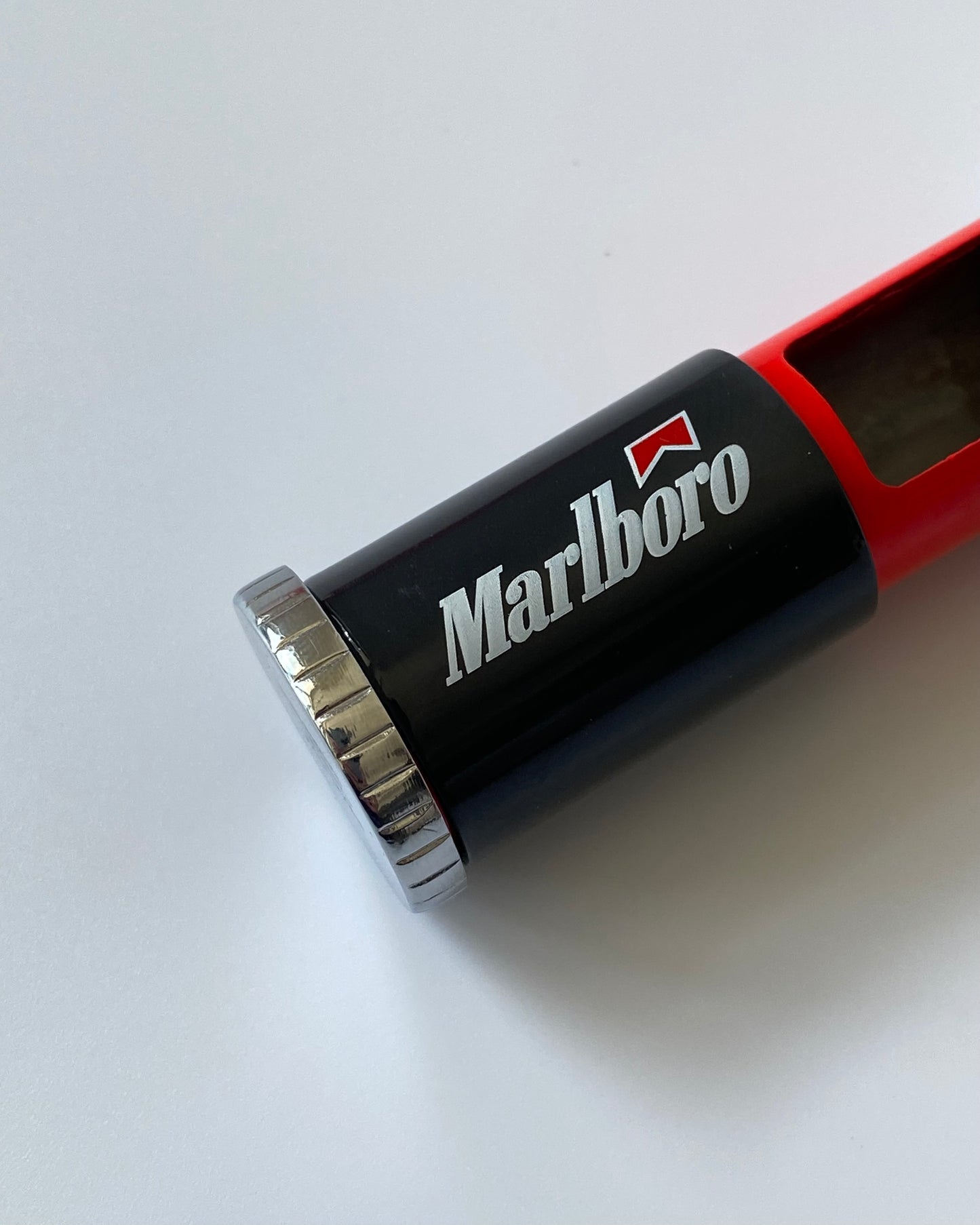 GẠT TÀN DI ĐỘNG MARLBORO