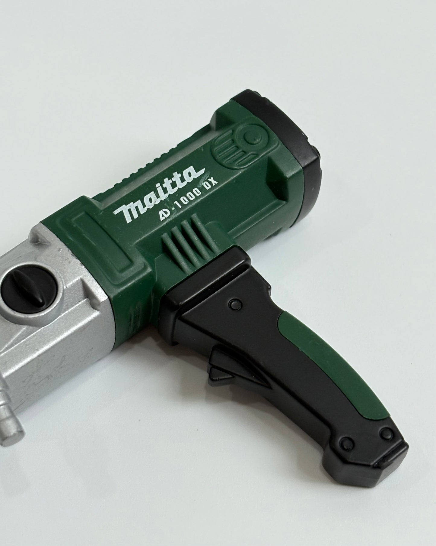 Bật lửa máy khoan điện Makita ( thương hiệu dụng cụ điện nổi tiếng của Nhật)