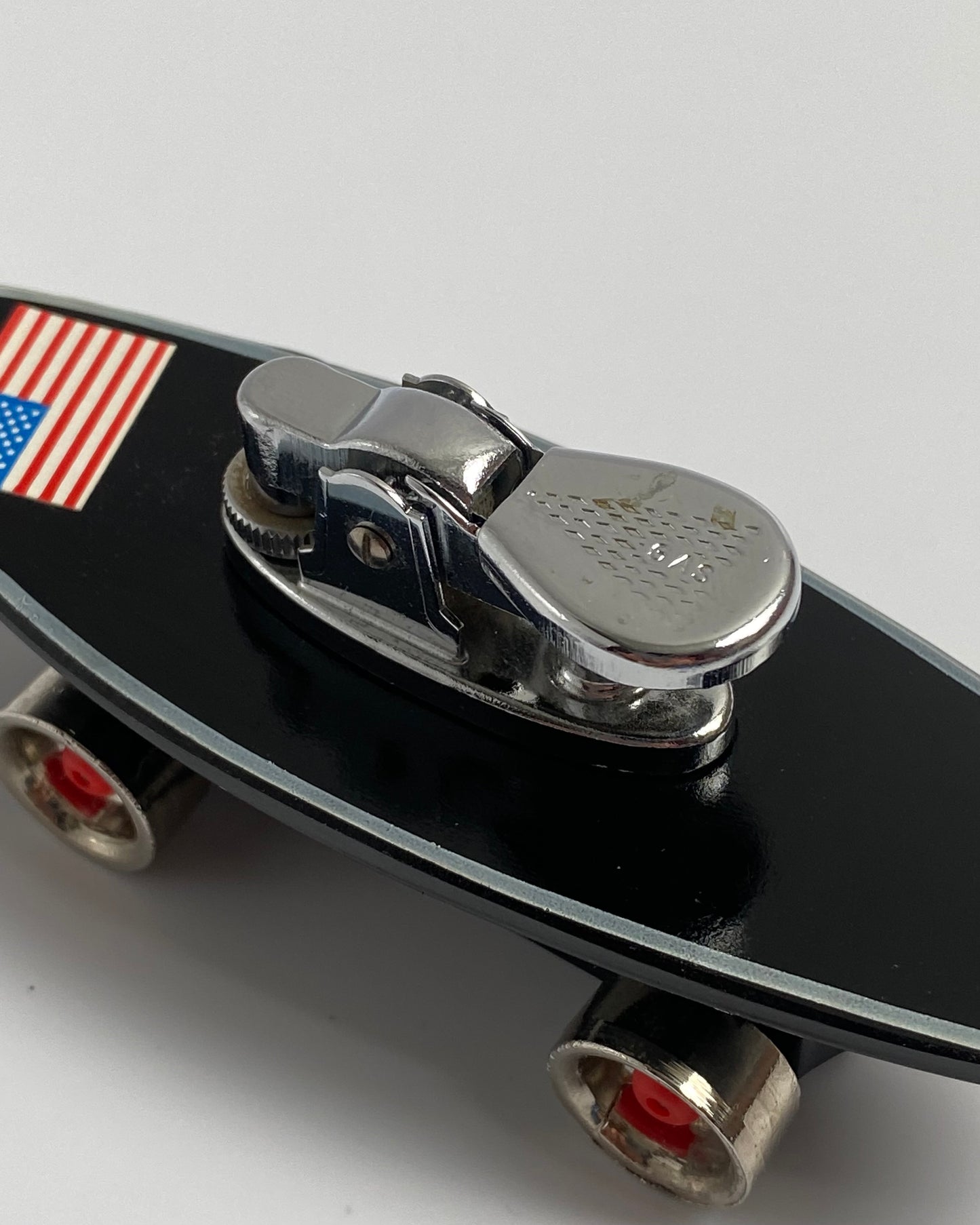 SKATEBOARD LIGHTER