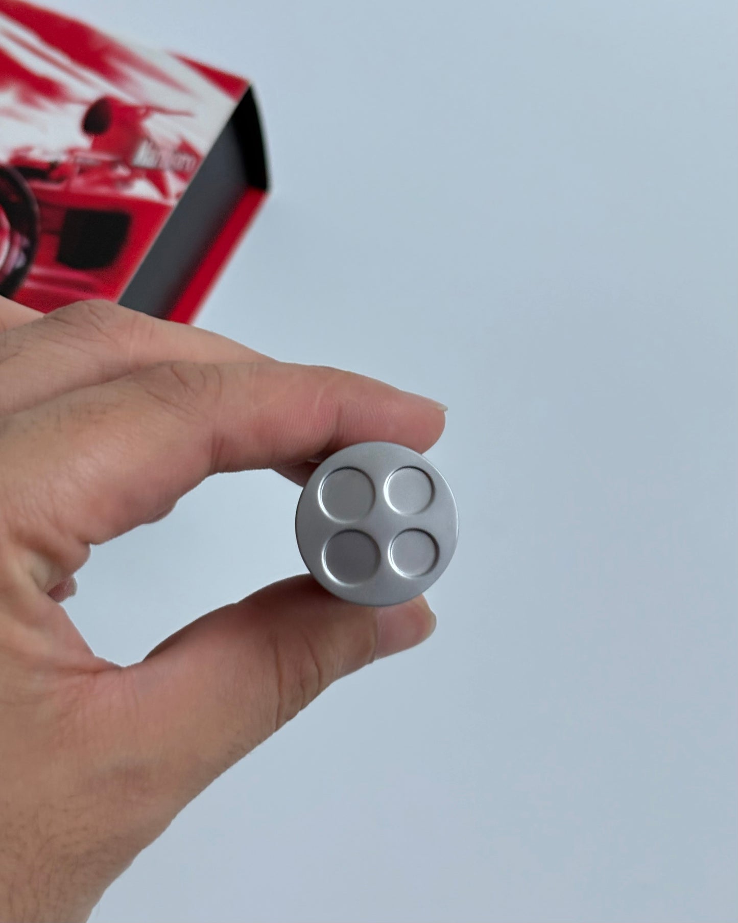 Bật lửa Ferrari x Marlboro