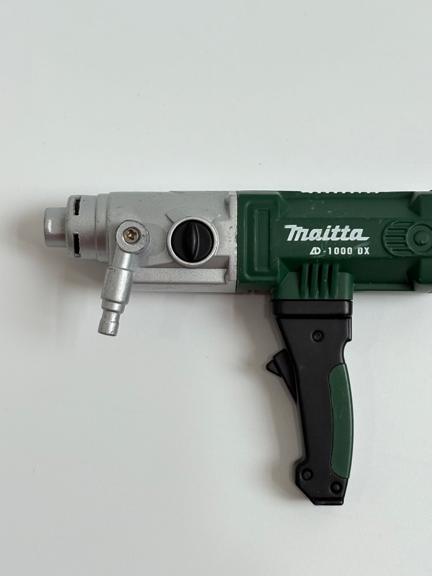 Bật lửa máy khoan điện Makita ( thương hiệu dụng cụ điện nổi tiếng của Nhật)