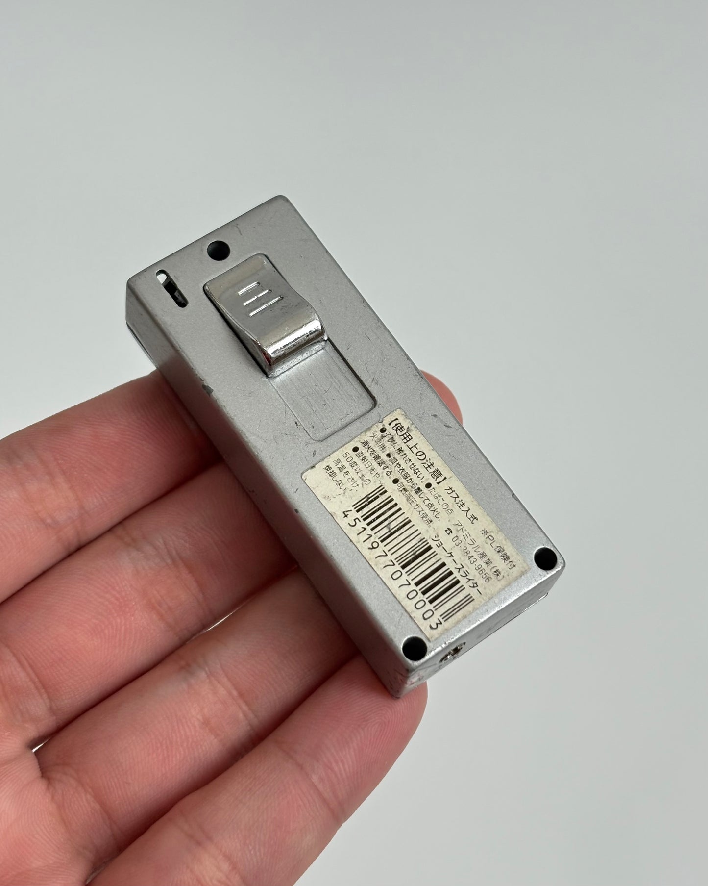 Bật lửa tủ mát đựng nước giải khát