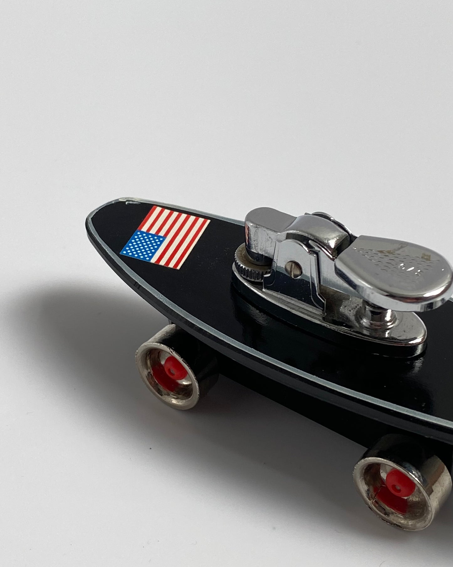 SKATEBOARD LIGHTER